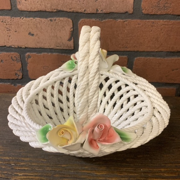 Capodiamonte Style Ceramic Floral Sculpted Roses Basket Vintage Home Accent Art - Picture 9 of 16